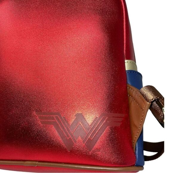 Loungefly DC Comics Wonder Woman Womens Double Strap Shoulder Bag - Picture 3 of 5